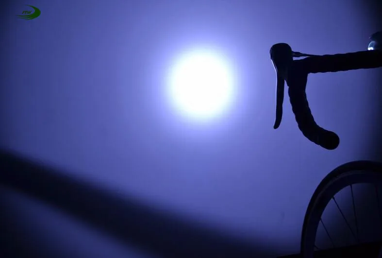 Велосипедный светильник F1073 велосипедный светодиодный на 240 люмен с питанием от