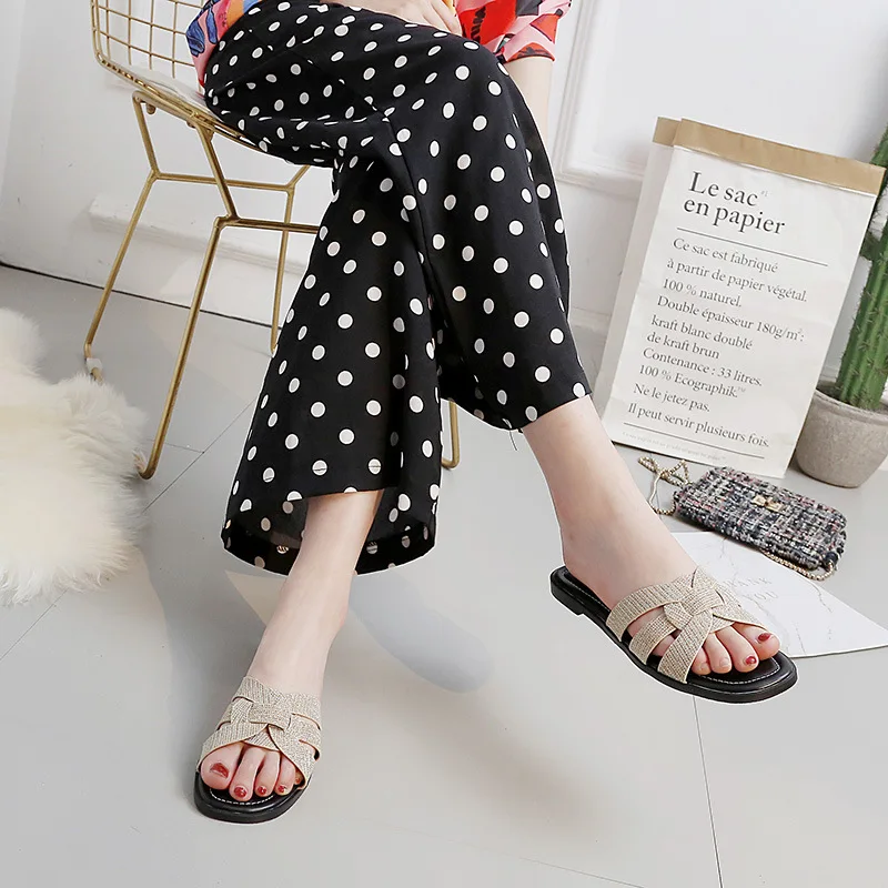 Шлепанцы женские с перекрестными ремешками дизайнерские сандалии на плоской