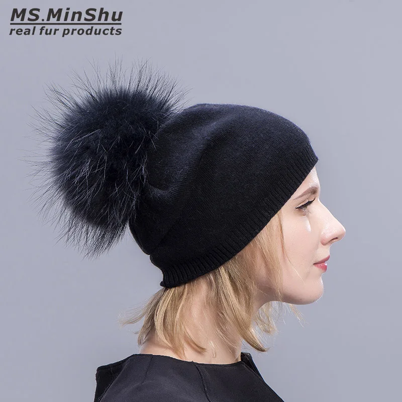 Женская кашемировая шапка с помпоном теплая из натурального меха енота для