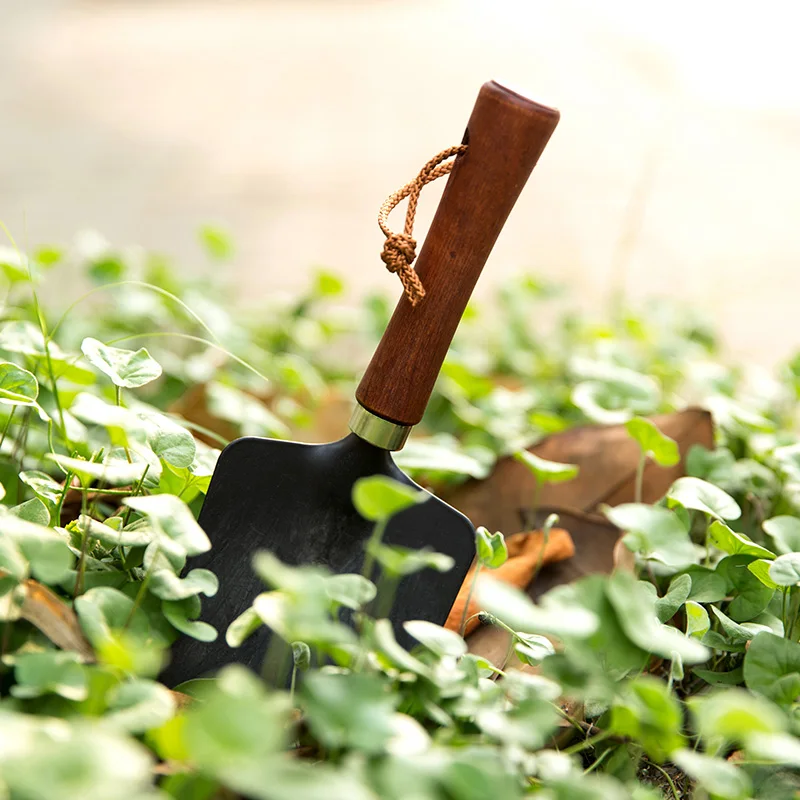 

Practical garden shovel with wood handle Plant Soil Shovels Flowers and Vegetable Planting Soil Shoveling weeding garden tools