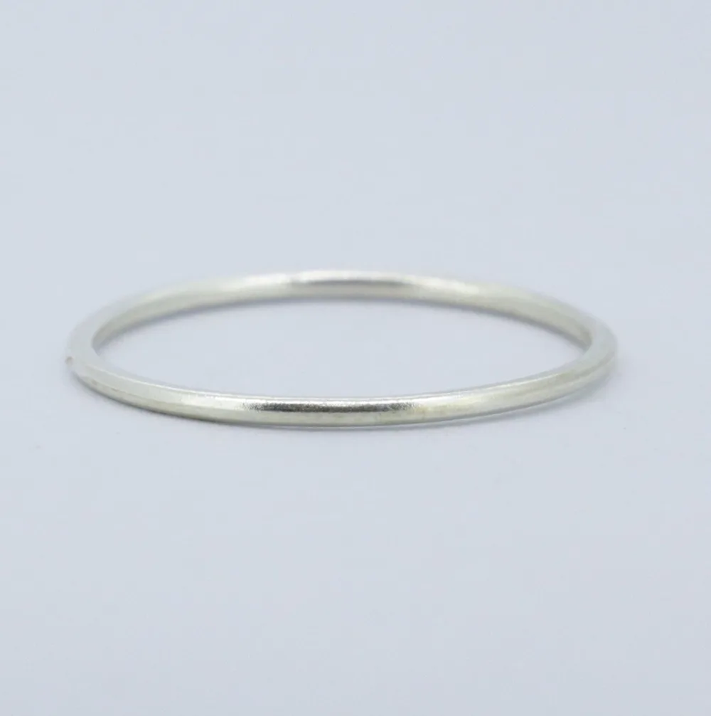Однотонное штабелируемое кольцо из стерлингового серебра 925 пробы длиной 1 мм |