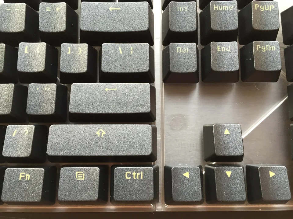 Двусторонний оранжевый ключ с подсветкой 104 ключа в комплекте черный АБС пластик