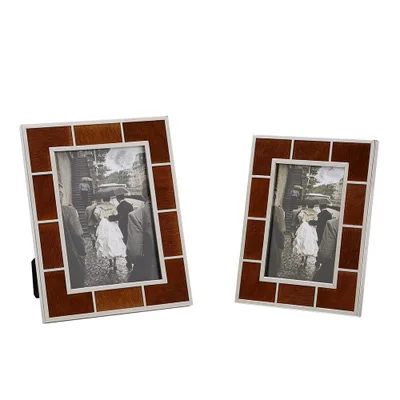 

Yakri Desktop Free Standing PU Leather with Metal Photo Frames for Home Decoration MPF062