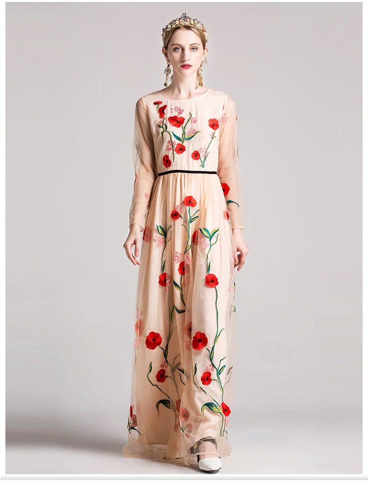 Женское платье с круглым вырезом длинным рукавом и цветочной вышивкой