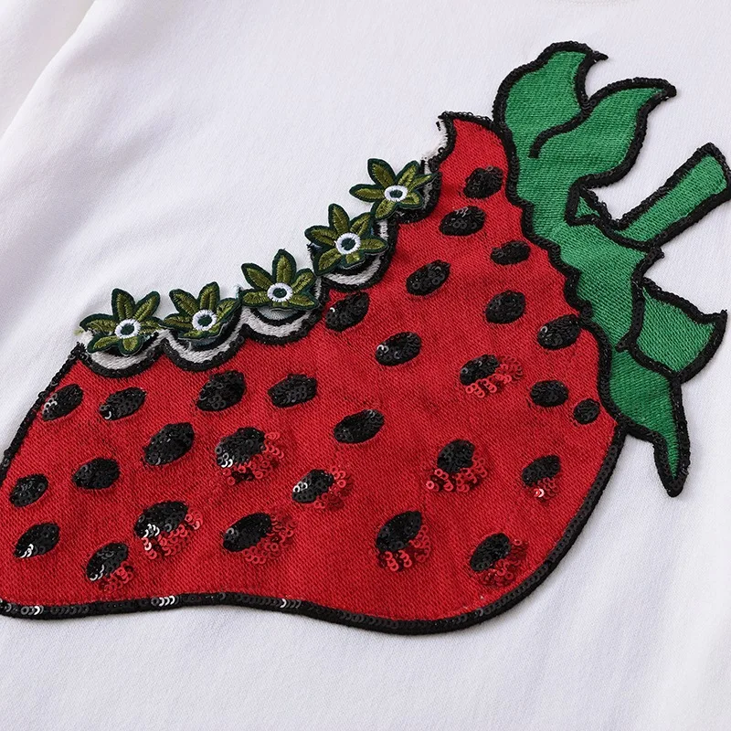 Женская трикотажная футболка с вышивкой в виде забавной клубники повседневные