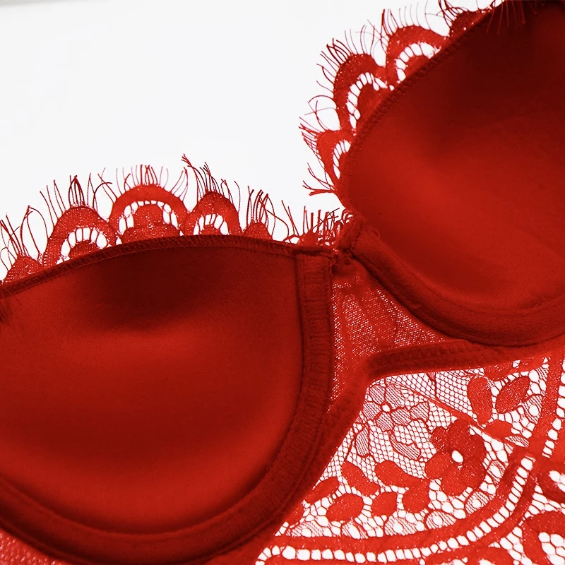 Комплект женского нижнего белья с чашками пуш ап бюстгальтер + трусики
