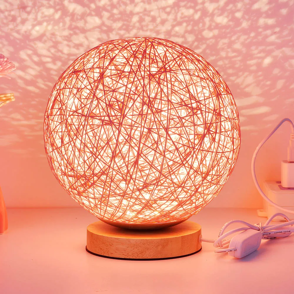 Плетеная настольная лампа из ротанга с шариками ночсветильник Takraw для спальни