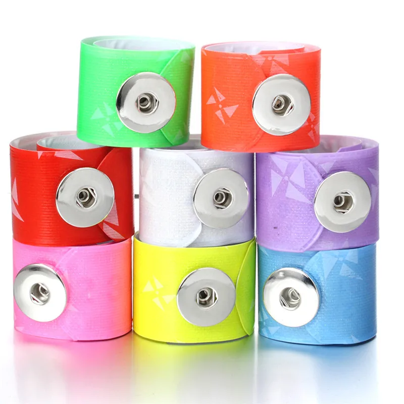 Лидер продаж креативный браслет из ПВХ с круглыми кнопками-застежками подходит