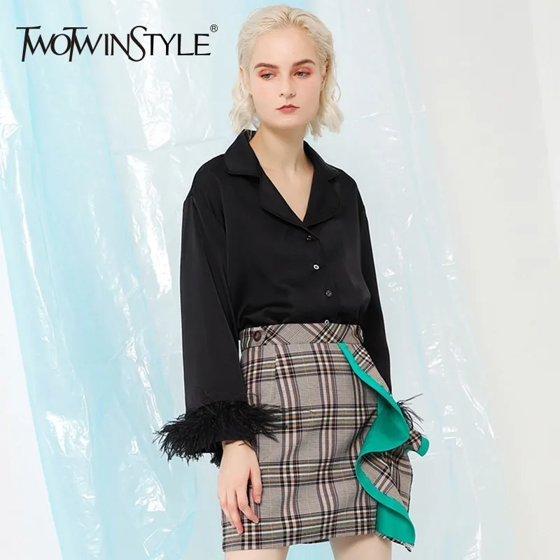 TWOTWINSTYLE Лоскутные перья Топы женские черные блузки женская рубашка V образным вырезом с расклешенными рукавами Тонкая Блузка Осенняя элегантная одежда новая