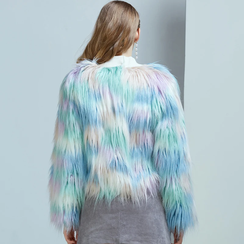 Женское пальто из искусственного меха кремового цвета Macaron Элегантная короткая