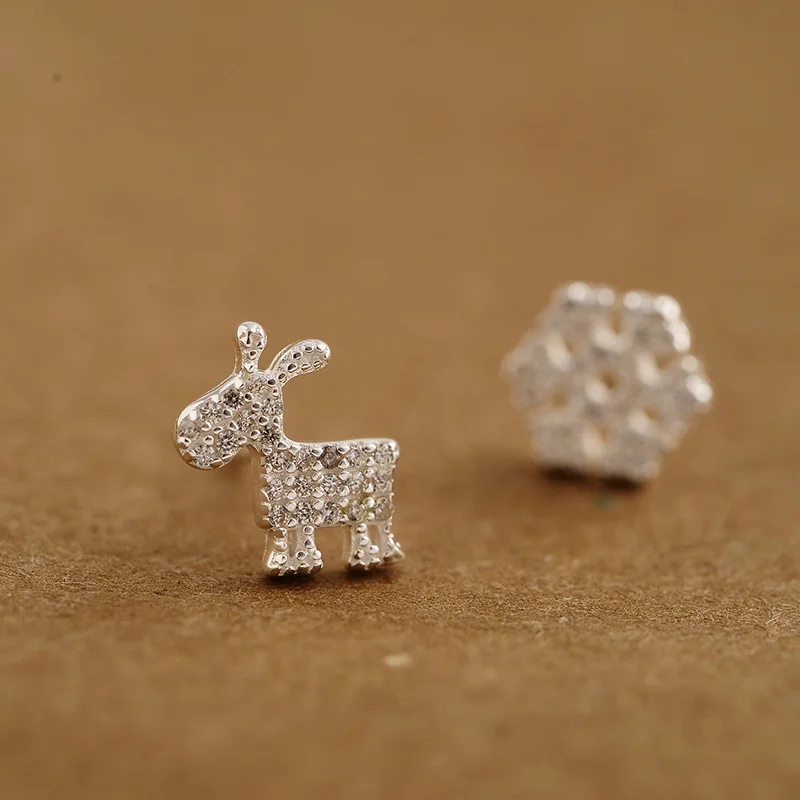 

Anti allergy earrings with Nail Drill Earrings 925 Sterling SV deer female temperament Korean sweet snow white fungus