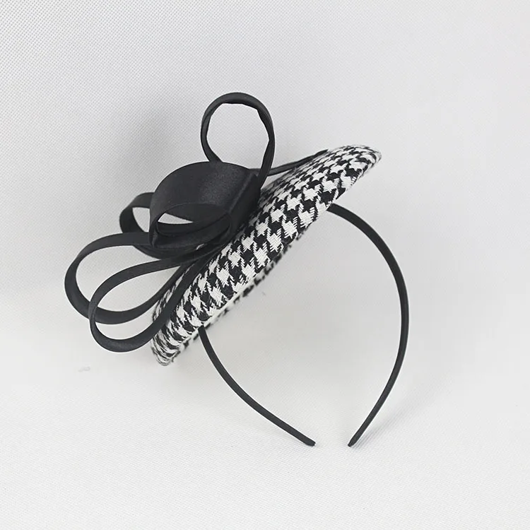 Модные черно-белая клетка волос чародей для Для Женщин Атлас котелок Hairband дамы банкетный ужин Вечеринка аксессуары для волос
