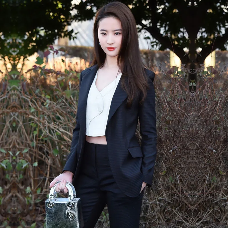 Женский облегающий костюм из блейзера и укороченных брюк одежда для офиса работы