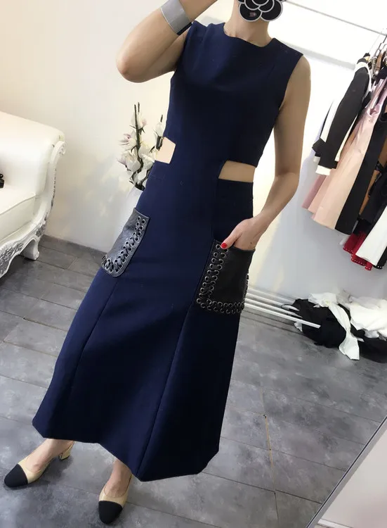 Женское платье с вырезами на талии без рукавов карманами белого и синего цвета