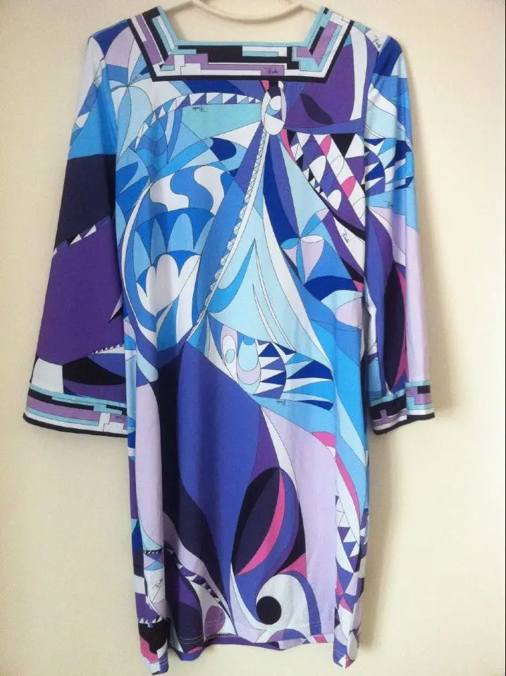 Женское эластичное трикотажное платье с поясом красивым V-образным вырезом |