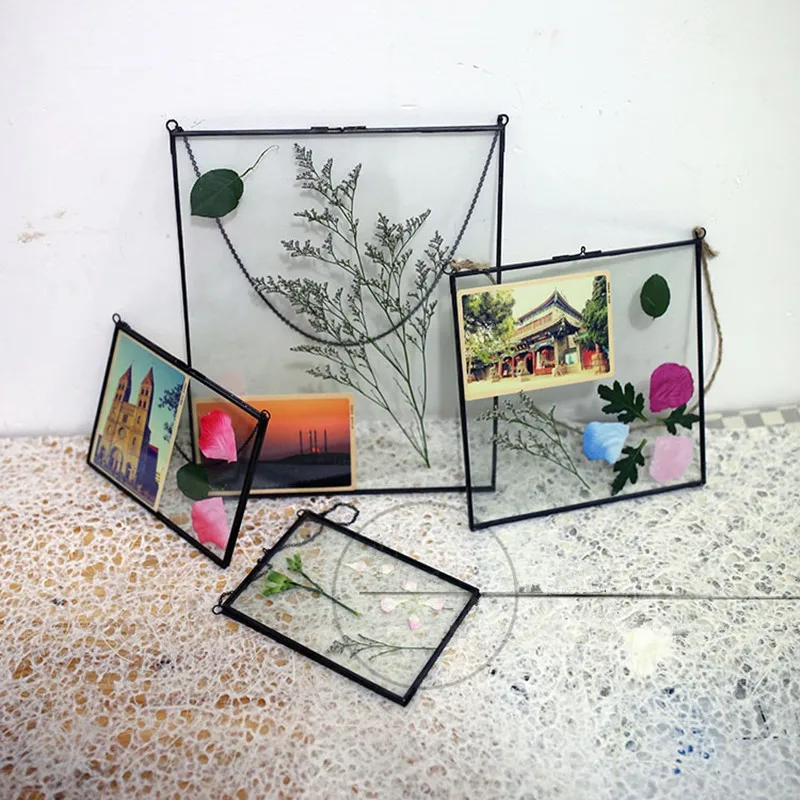 Винтажная фоторамка с черным стеклом в стиле ретро изображением растений и