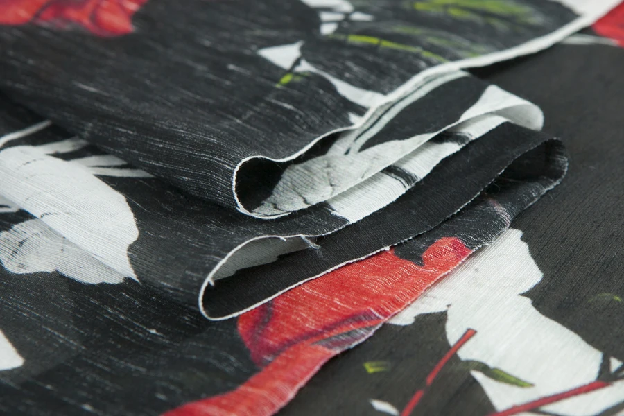 Напечатанная смесь из шелка и льна с цветочным узором Твила тропическая