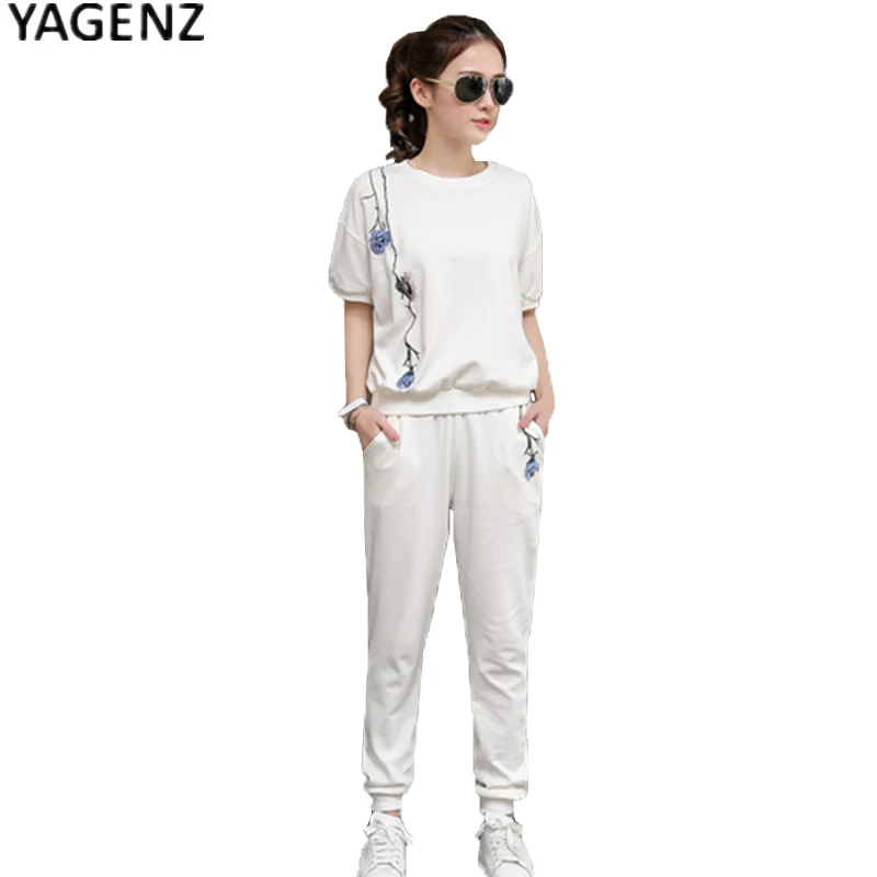 Женский спортивный костюм из двух предметов футболка с вышивкой и штаны