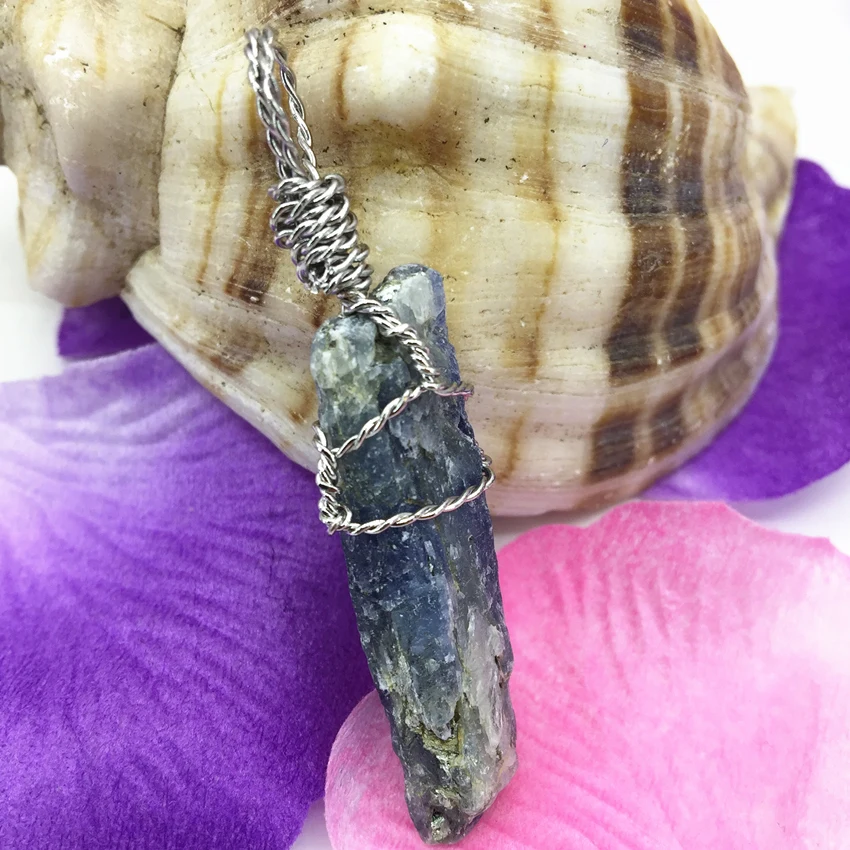 Изысканный ручной работы natural Камень blue кианит Неправильной Charms серебряный