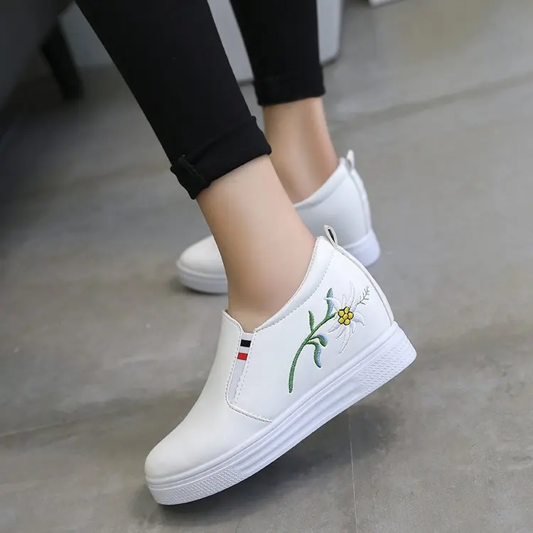 

Thick-soled Inside-Heightened Leisure Shoes Spring New Single Shoes
