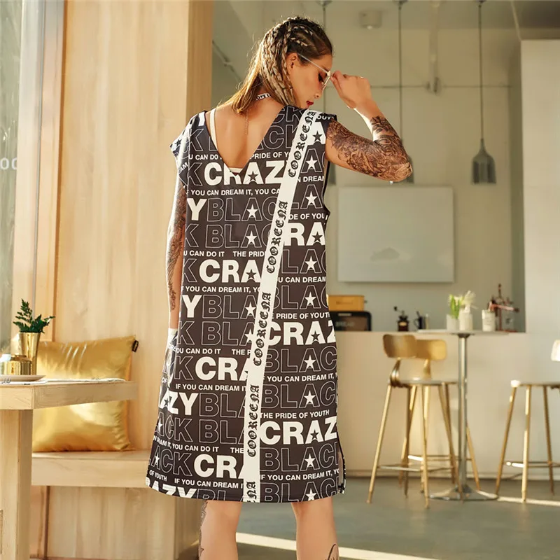 Женское платье без рукавов just.be.never черно белое с принтом в стиле хип хоп и