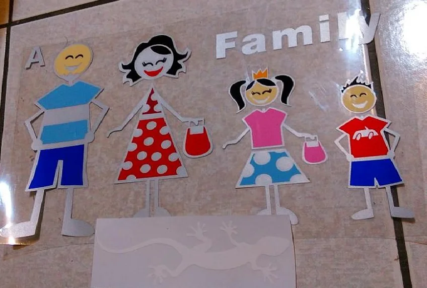 Отражающие автомобильные наклейки на заднее стекло с изображением семейного