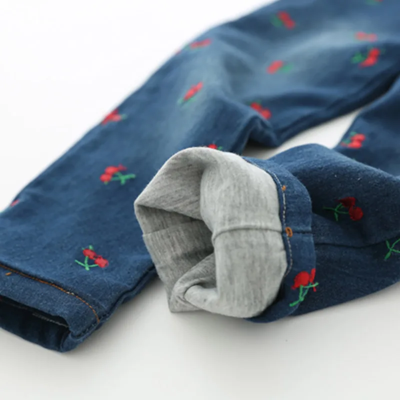 2017 популярные джинсы для девочек вышитые Принт мягкий деним штаны детская одежда