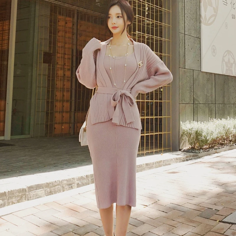 Женский трикотажный комплект из двух предметов облегающий свитер с открытой