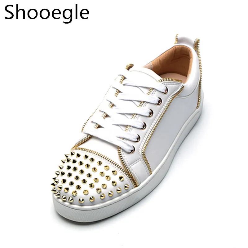 Мужские кожаные кроссовки на шнуровке с золотыми заклепками белые повседневные