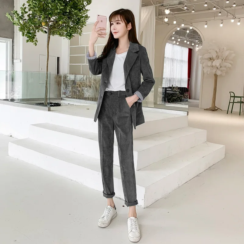 Вельветовый костюм женский маленький куртка и брюки для ног из двух предметов