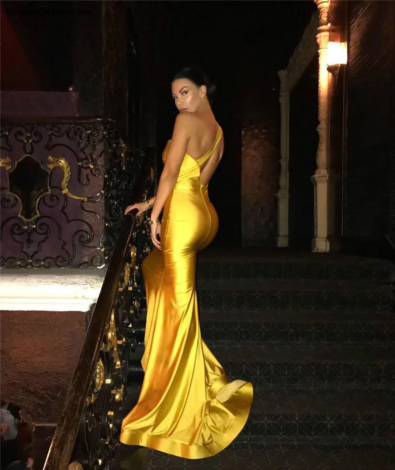 Женское вечернее платье на одно плечо недорогие вечерние платья знаменитостей