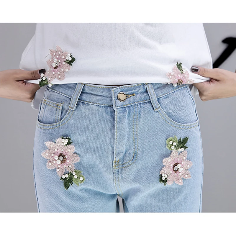 Летний джинсовый спортивный костюм женский из двух предметов модные рваные