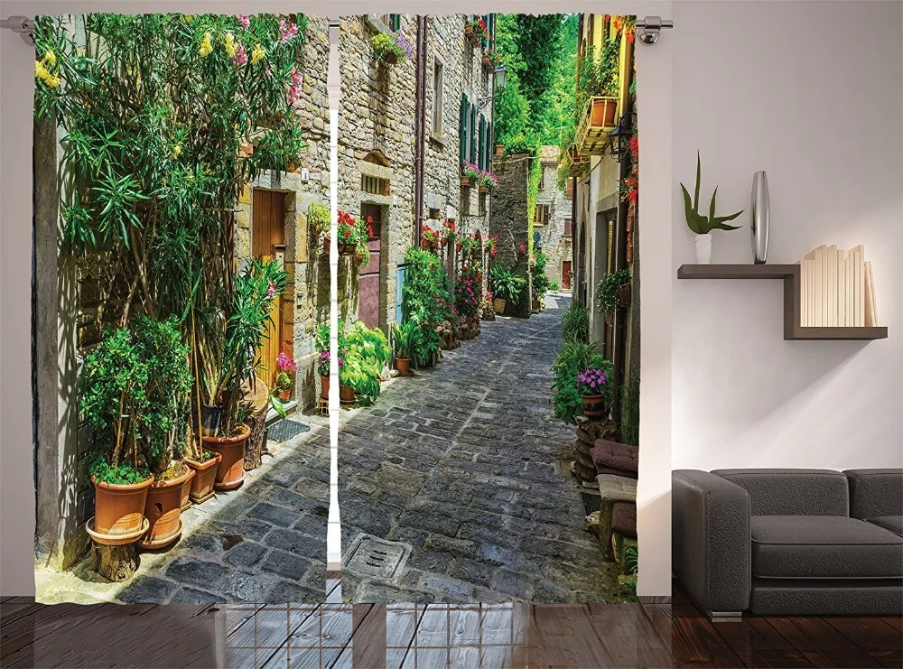 Тосканской тосканской дом построить с булыжник украшенные цветами растений окна