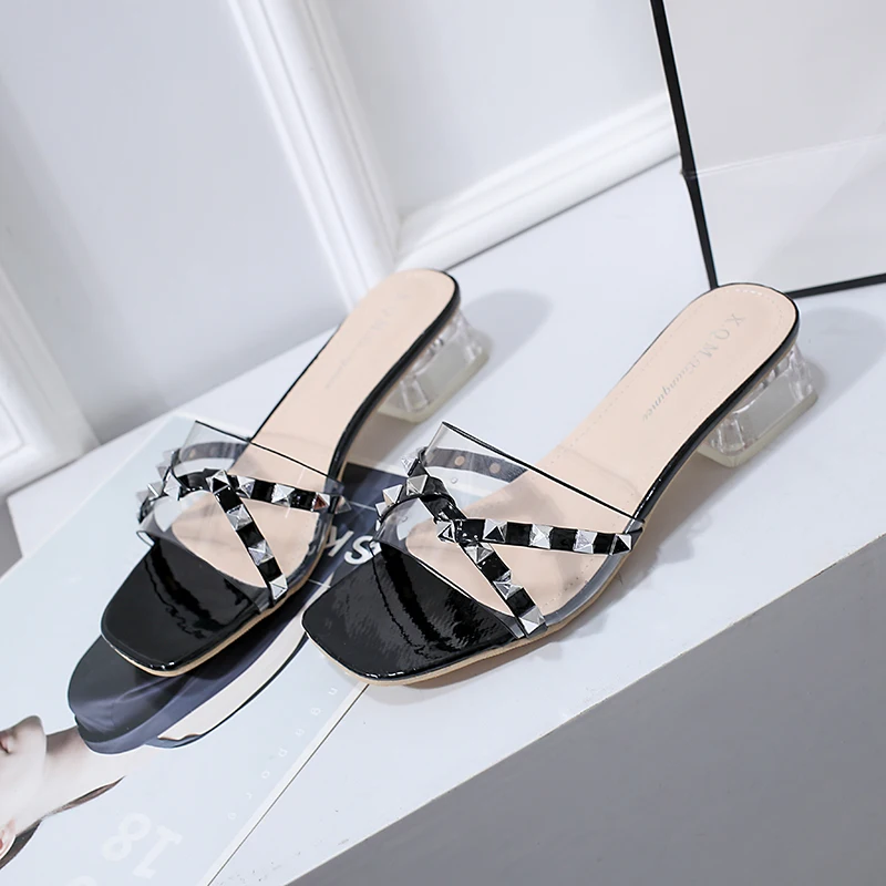 Летние прозрачные тапочки с жемчужными заклепками шлепанцы на среднем