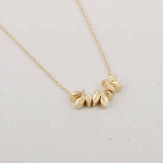 

Fashion model three leaves necklace with Color necklace design collarbone chain for women