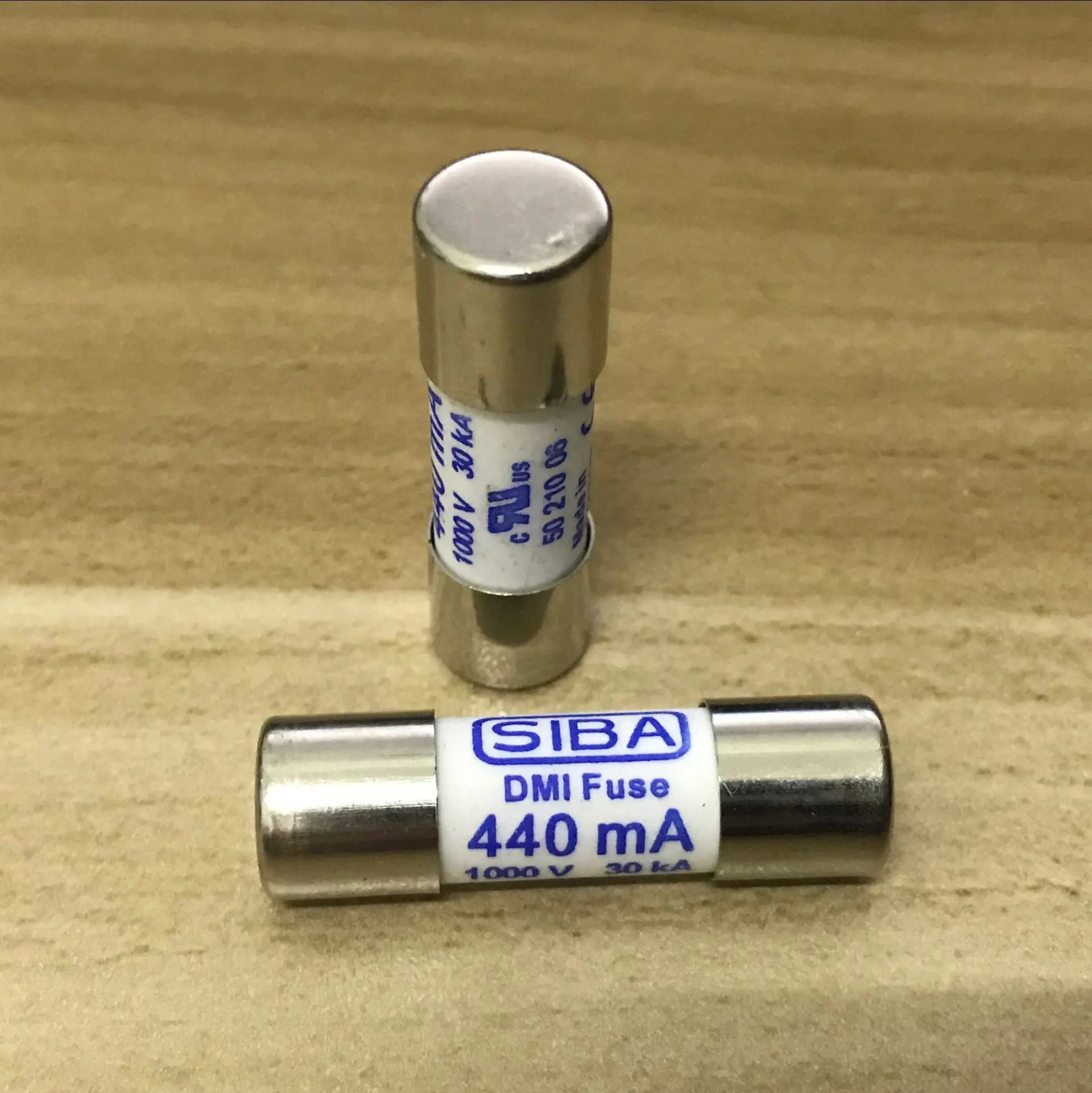 

2 pcs/lot SIBA 440mA 1000V/30KA 10x35mm 5021006 Ceramic DMI Fuse replaced BUSSMANN DMM-B-44/100 440mA 1000V for Fluke multimeter