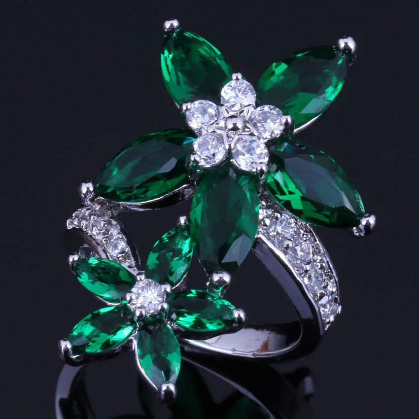 

Delightful Star Green Cubic Zirconia White CZ Silver Plated Ring V0518