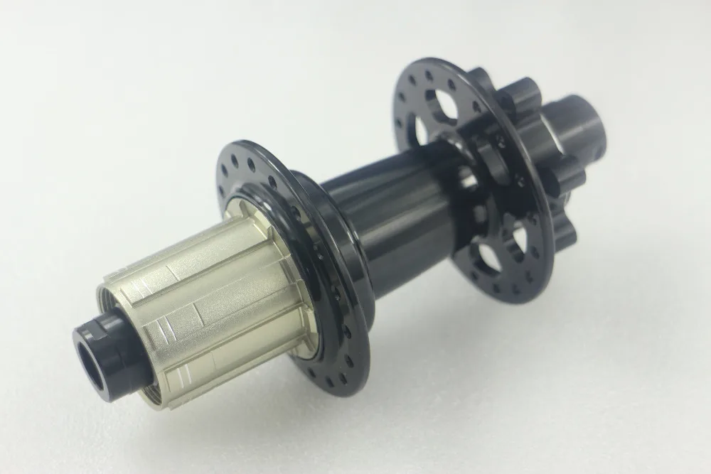 Задняя втулка для велосипеда Powerway M81 32 отверстия горного MTB XC AM внешняя 142 мм 12X142 24H