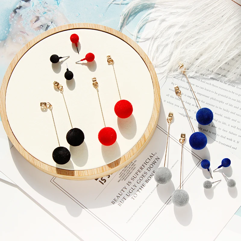 Модные красные черные плюшевые шарики Висячие индивидуальные серьги для женщин