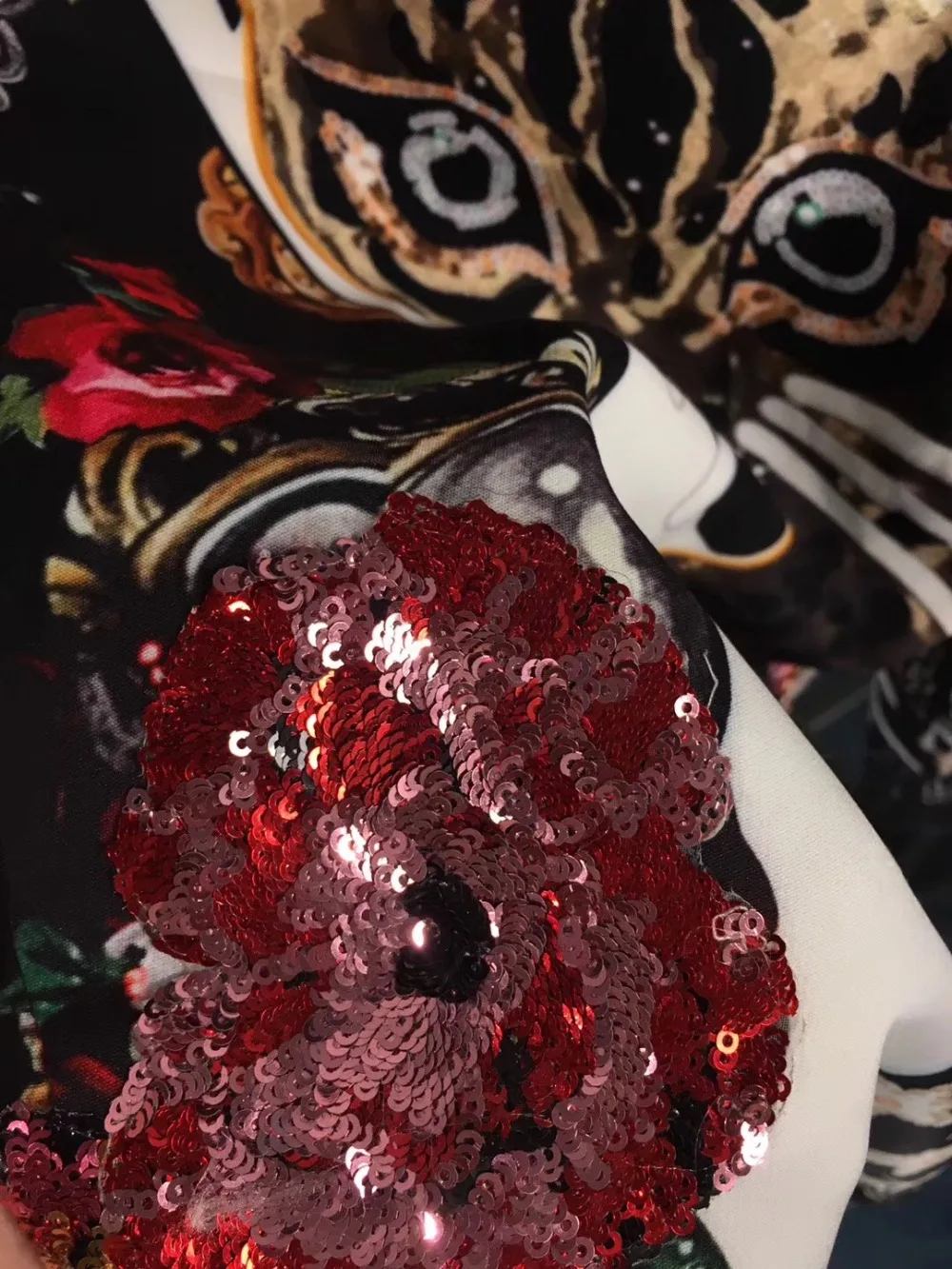 Осенне-зимнее женское подиумное платье 2018 элегантное до середины икры с принтом