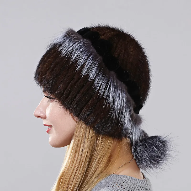 Женская теплая зимняя шапка из импортной норки с маленькими цветами кроличьего