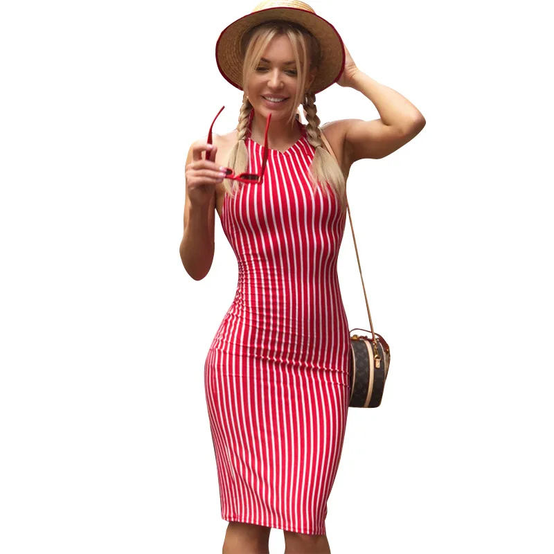 Женское платье на бретельках с принтом в красную полоску и открытой спиной