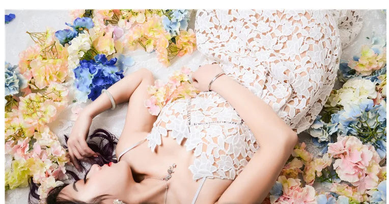 

Europe and America Lady Hollow Suspenders Red white Dress Palace Lace Summer Bohemia Sexy The Beach Dress Lolita Retro V-Neck