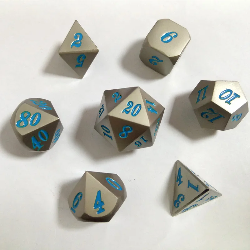 Металлические многосторонние игральные кости с эмалью и окрашенными играми для