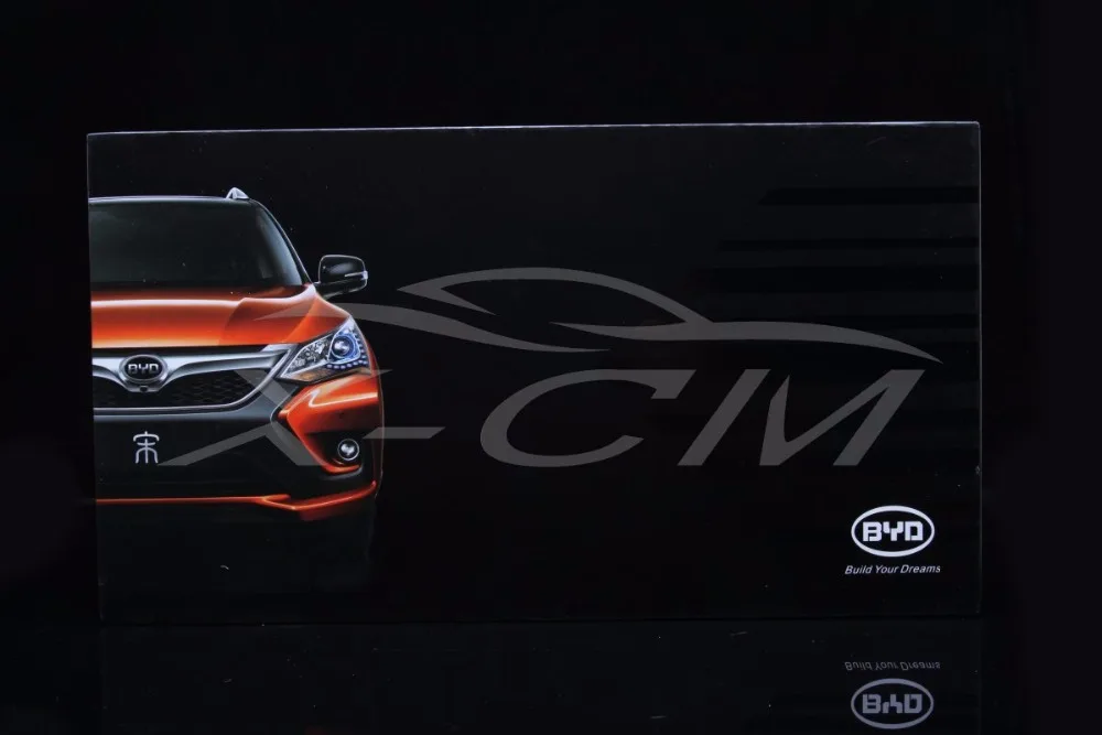Отлитый под давлением автомобиль модель BYD Song 1:18 (желтый и белый) наклонная