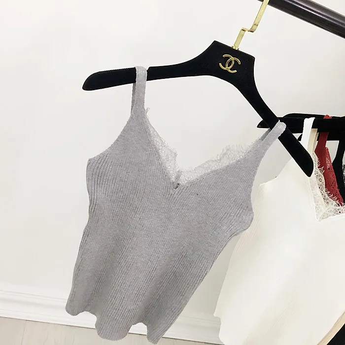 Женский трикотажный жилет с V-образным вырезом на бретельках | Женская одежда