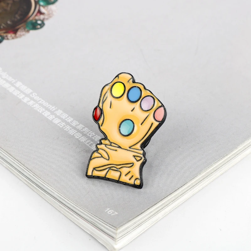 Новинка Marvel Avengers 4 Thanos брошь Бесконечность перчатка гаунтлет аниме Красивые шпильки aolly мини эмаль нашивка кнопка для сумки вентиляторы подарки