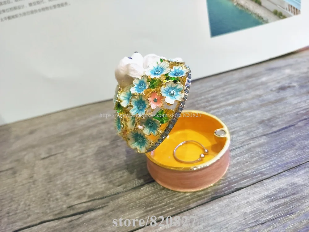 Decorative Dogs and Flowers on Lid Metal Round Trinket Keepsake Newest Puppy Figurine Wedding Favor Table Decoration