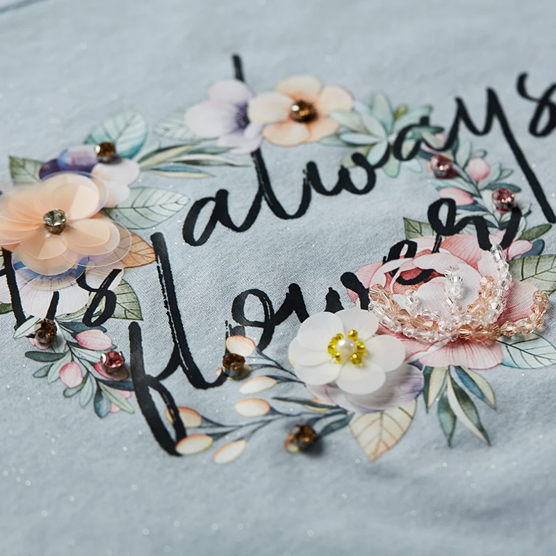 Женская хлопковая футболка ARTKA голубая с цветочным принтом круглым вырезом и