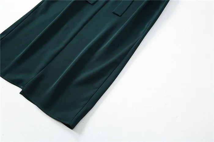 Женское платье до середины голени с рукавами летучая мышь однотонное